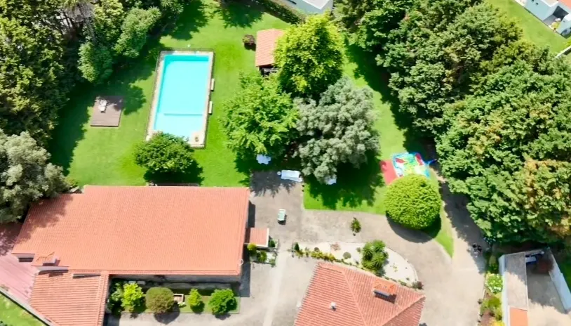 Jardim e piscina da quinta (2)